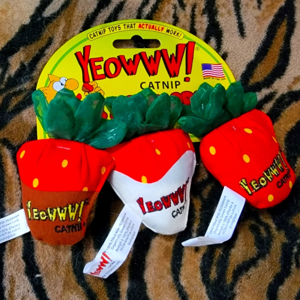 Yeowww! Catnip Strawberry Toys 3 Pack Ea. Cats Love ♡